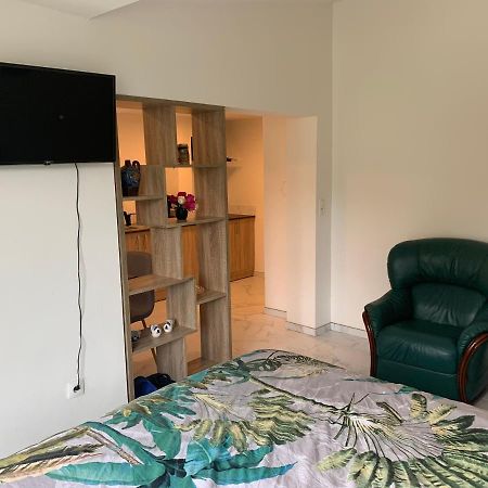 Riverbank Guest House نامور المظهر الخارجي الصورة