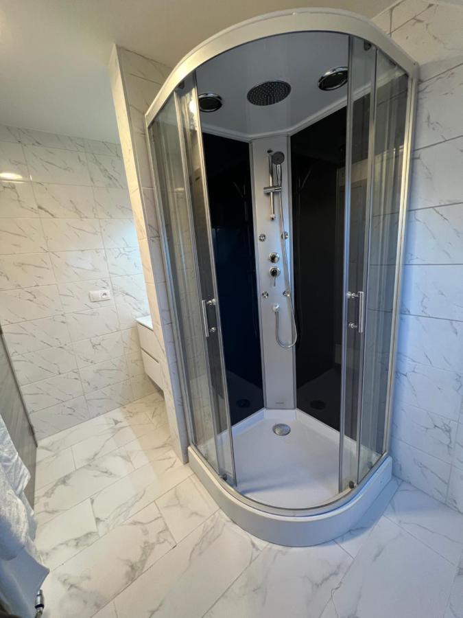 Riverbank Guest House نامور المظهر الخارجي الصورة