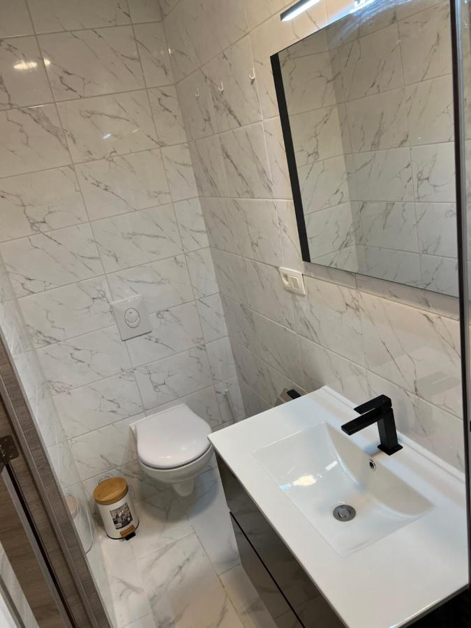 Riverbank Guest House نامور المظهر الخارجي الصورة