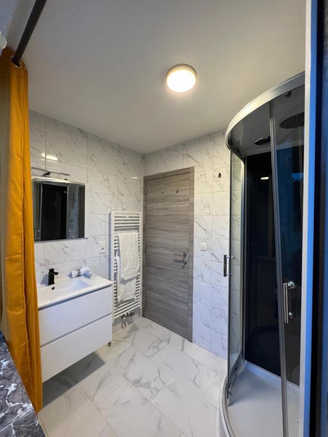 Riverbank Guest House نامور المظهر الخارجي الصورة