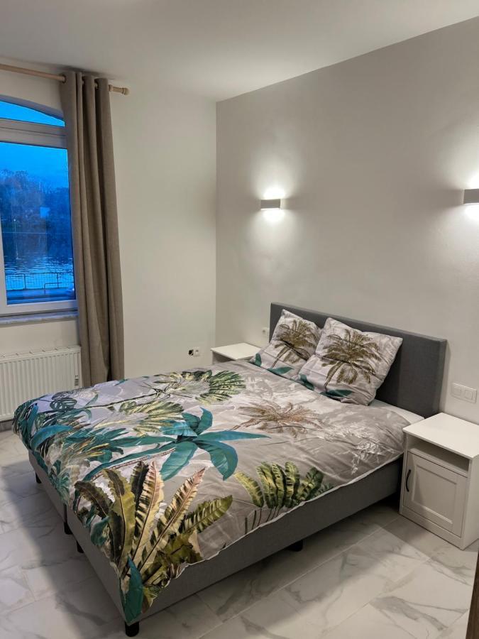 Riverbank Guest House نامور المظهر الخارجي الصورة